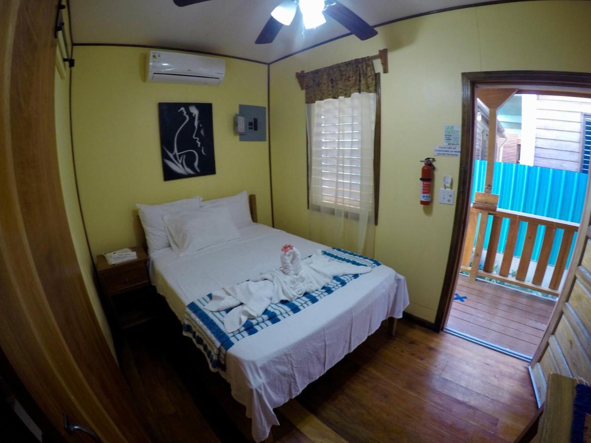 Chila'S Accommodations Caye Caulker Bagian luar foto