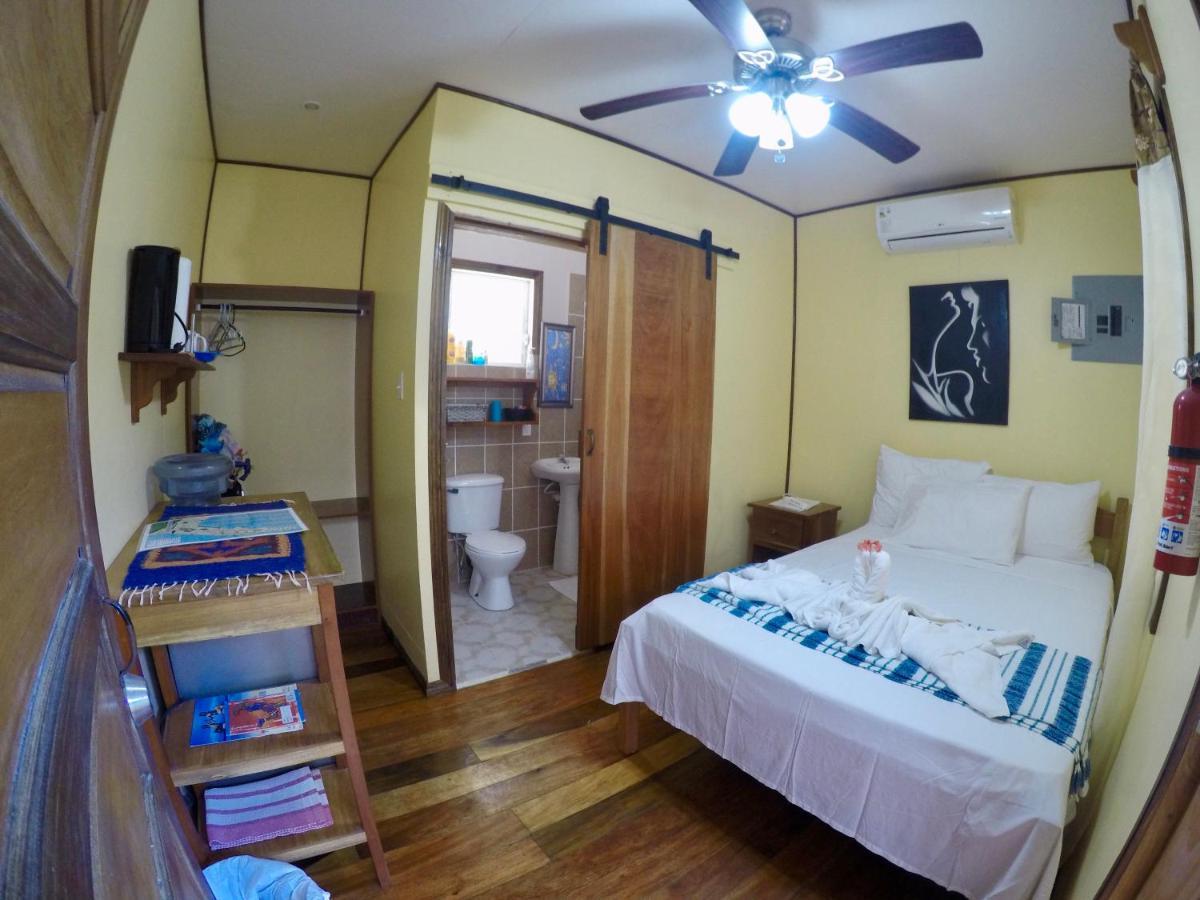Chila'S Accommodations Caye Caulker Bagian luar foto